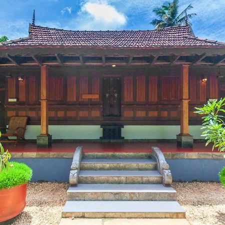 Stayvista At La Riva Heritage Villa With Bicycle Alappuzha Exterior foto