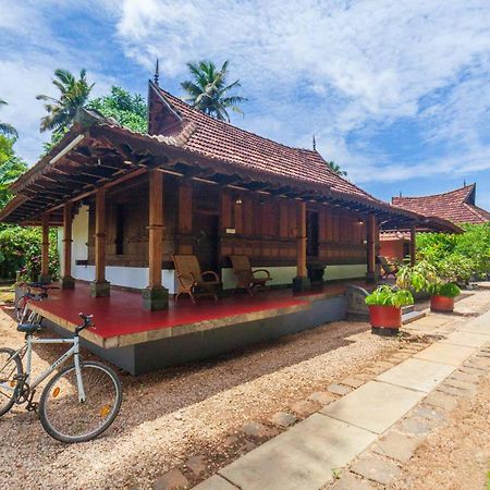 Stayvista At La Riva Heritage Villa With Bicycle Alappuzha Exterior foto