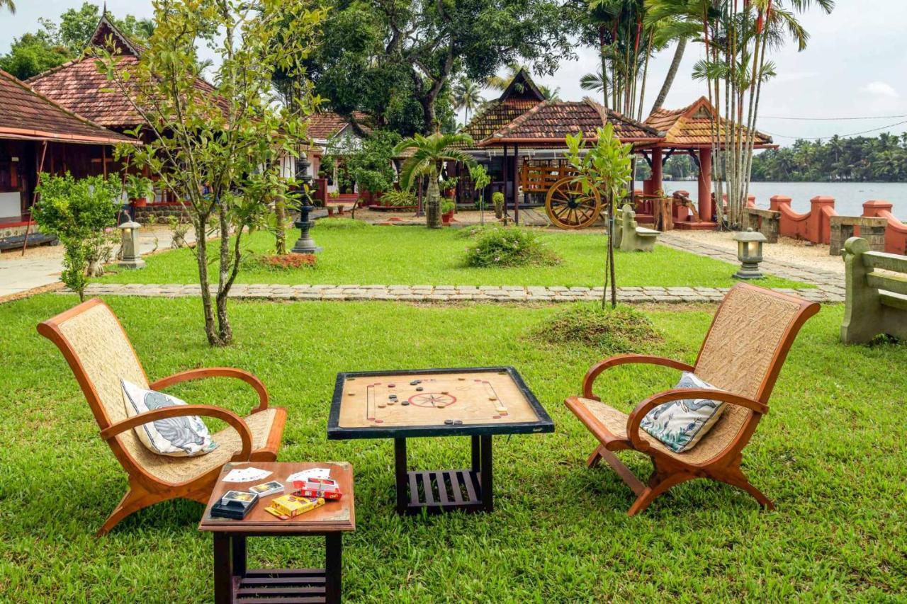 Stayvista At La Riva Heritage Villa With Bicycle Alappuzha Exterior foto